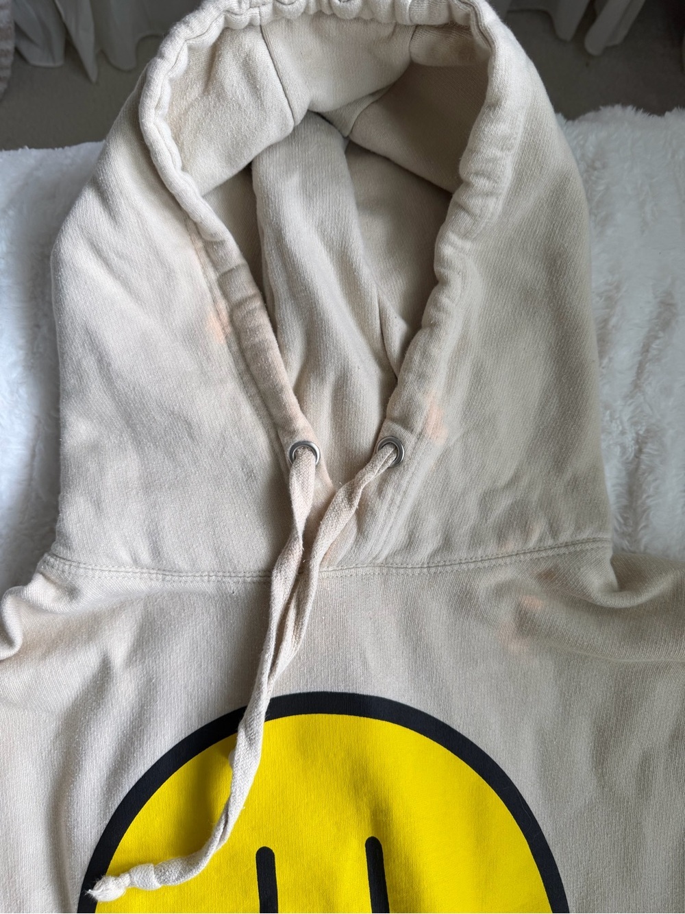 Happy Daze Cream Hoodie with Yellow Smiley Graphic Size XL - Picture 2 of 4